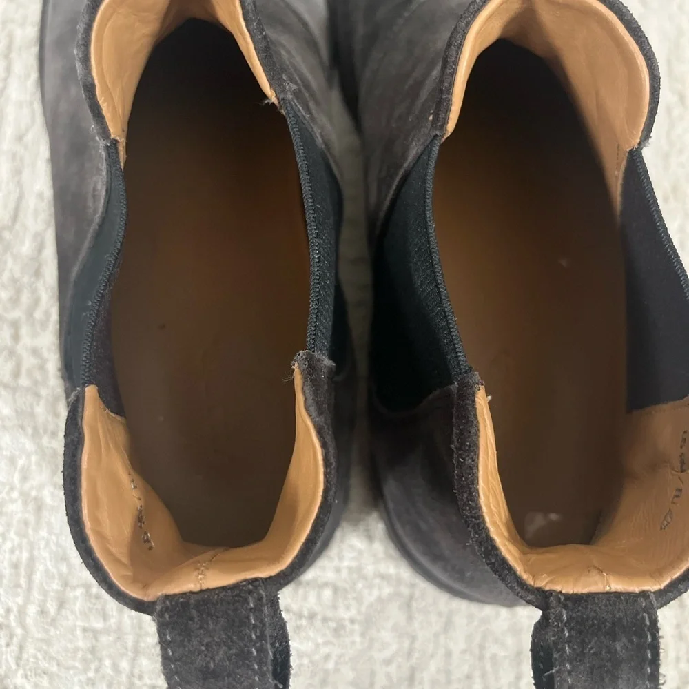 Vince Sawyer Suede Chelsea Boots